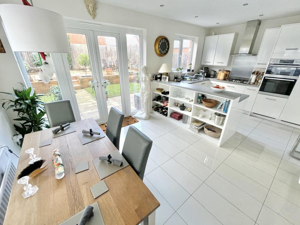 Kitchen   Dining Area