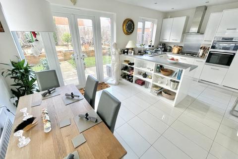 3 bedroom detached house to rent, 17 Edwin Jones Way, GL15 5FL