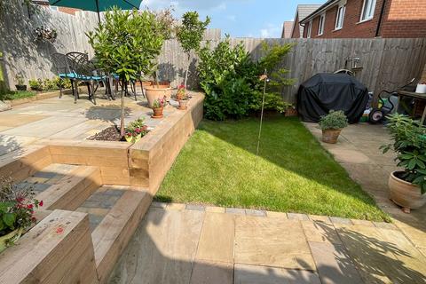 3 bedroom detached house to rent, 17 Edwin Jones Way, GL15 5FL