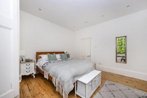 2 bedroom flat to rent, London NW5