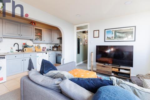 1 bedroom flat for sale, Tennyson House, Ryde PO33