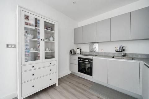 1 bedroom flat for sale, Weyside Park, Godalming GU7