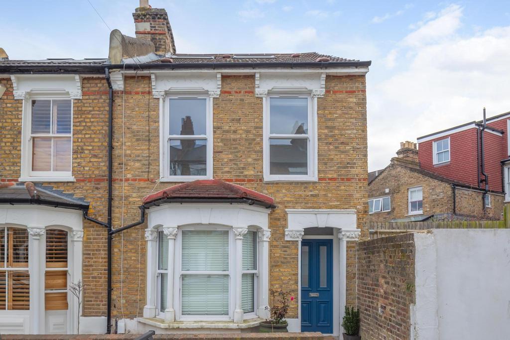 Thompson Road, London, SE22 3 bed end of terrace house - £850,000
