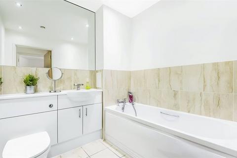 2 bedroom apartment to rent, Guildford Road, Woking, Surrey, GU22