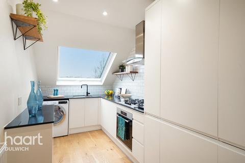 3 bedroom flat for sale, Colyton Road, London