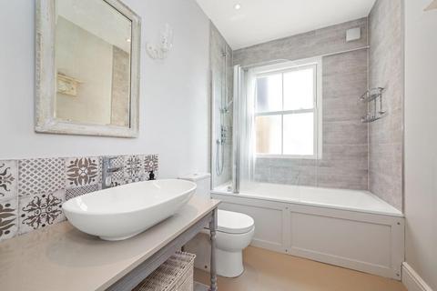16 Danecroft Road, London, SE24 9NZ