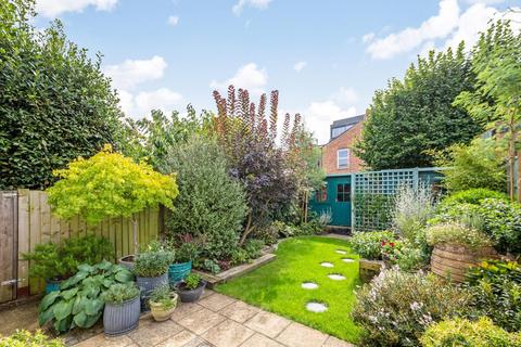 16 Danecroft Road, London, SE24 9NZ