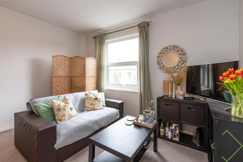 2 bedroom flat for sale, London N4