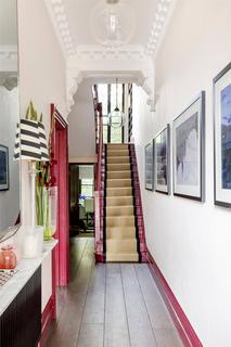 14 Cornwall Crescent, London, W11 1PP