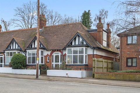 2 bedroom end of terrace house for sale, Station Road, Milton Keynes MK17