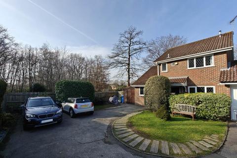 5 bedroom link detached house to rent, Picket Post Close,  Martins Heron,  RG12