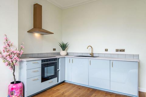 Flat B, 145 Amhurst Road, London, E8 2AW