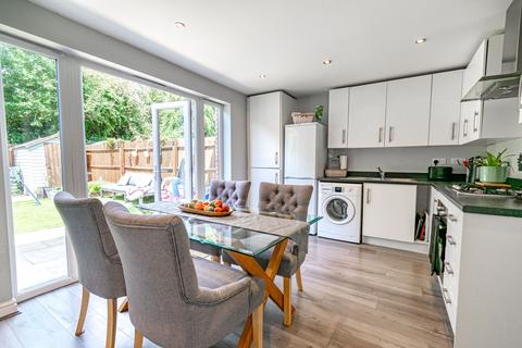 3 bedroom terraced house for sale, Turntable Avenue, Bromsgrove, Worcestershire, B60