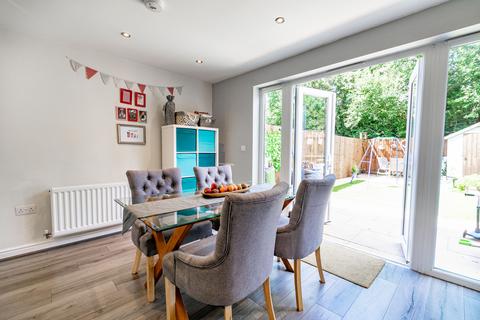 3 bedroom terraced house for sale, Turntable Avenue, Bromsgrove, Worcestershire, B60