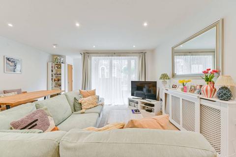 2 bedroom flat for sale, Sidney Road, Stockwell, London, SW9