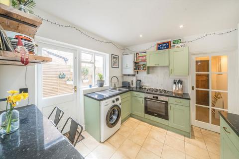 2 bedroom flat for sale, Long Lane, London N2
