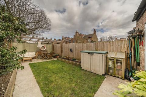 2 bedroom flat for sale, Long Lane, London N2