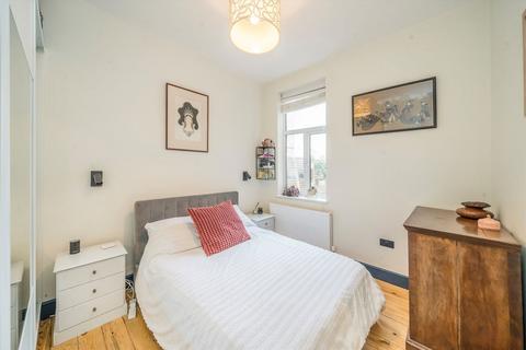 2 bedroom flat for sale, Long Lane, London N2