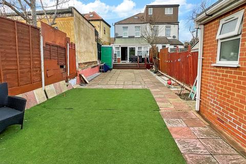 3 bedroom semi-detached house for sale, Roman Road, Ilford, Essex
