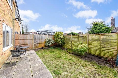 16 Avenue Close, Liphook, GU30 7QE