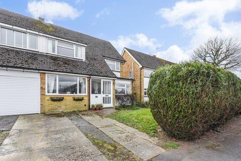 16 Avenue Close, Liphook, GU30 7QE