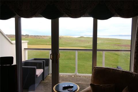 2 bedroom apartment for sale, Greenside Court, Marine Drive East, Barton On Sea, BH25