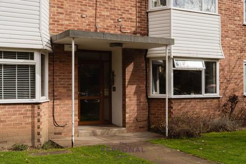 2 bedroom flat to rent, Kingswood Close, Surbiton