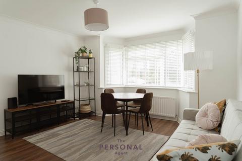 2 bedroom flat to rent, Kingswood Close, Surbiton