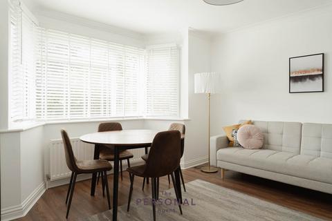 2 bedroom flat to rent, Kingswood Close, Surbiton