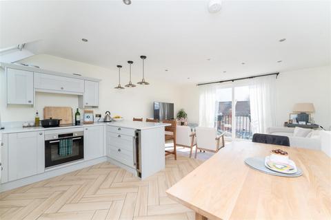 First Floor Flat, 112 Drayton Bridge Road, London, W7 1EP