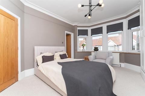 First Floor Flat, 112 Drayton Bridge Road, London, W7 1EP