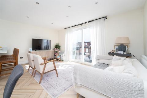 First Floor Flat, 112 Drayton Bridge Road, London, W7 1EP