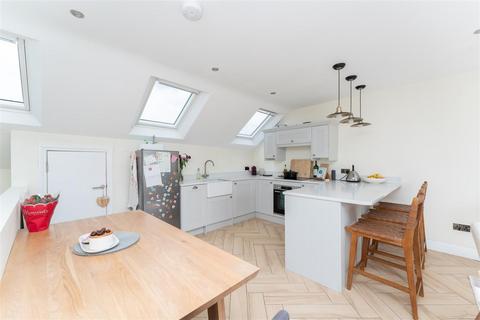 First Floor Flat, 112 Drayton Bridge Road, London, W7 1EP