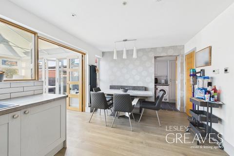 26 Dovedale Road, Nottingham, NG3 7GS