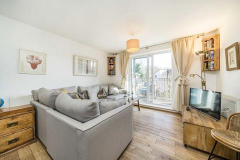 Blytheswood Place, London SW16