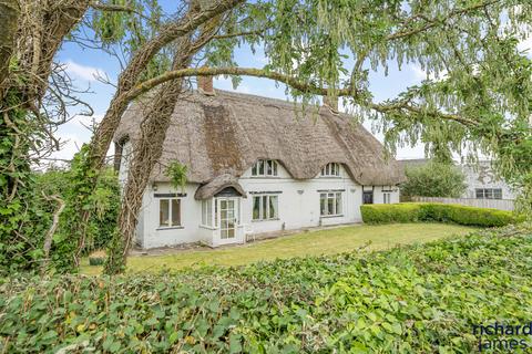 4 bedroom detached house for sale, Chippenham Road, Lyneham, SN15