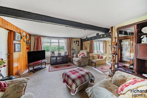 4 bedroom detached house for sale, Chippenham Road, Lyneham, SN15