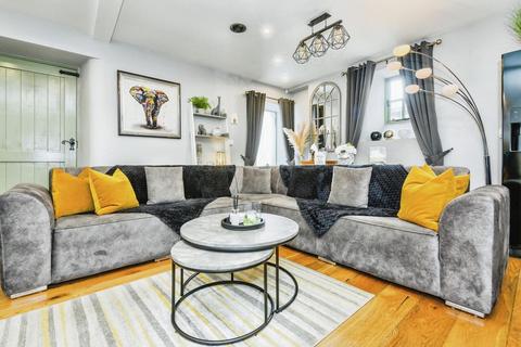 4 bedroom detached house for sale, Allerton Upper Green, Bradford