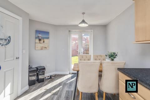 3 bedroom semi-detached house for sale, Southwick Drive, Tamworth, B77
