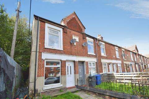 3 bedroom end of terrace house to rent, Gibson Street, Tunstall