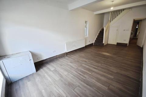 3 bedroom end of terrace house to rent, Gibson Street, Tunstall
