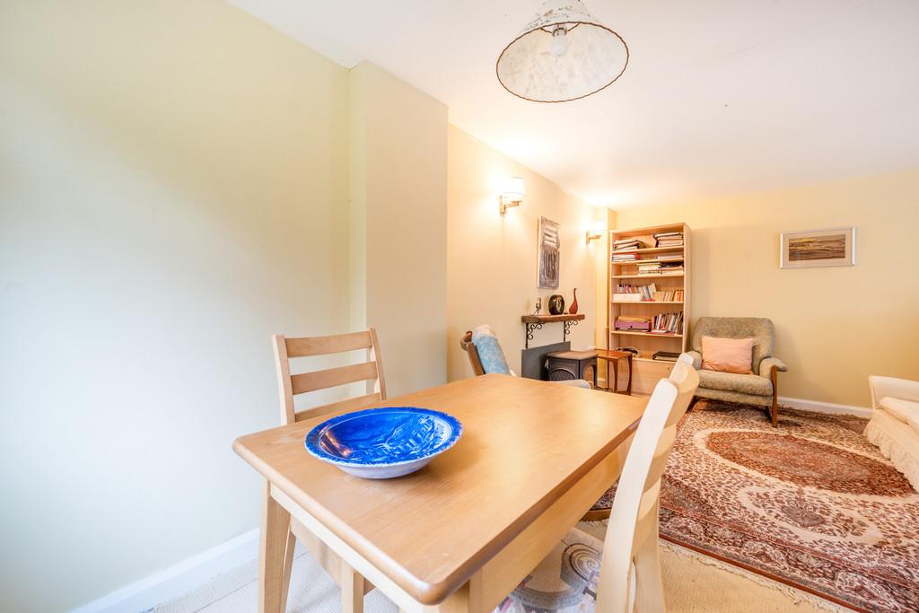 Studio Cottage Dining Area