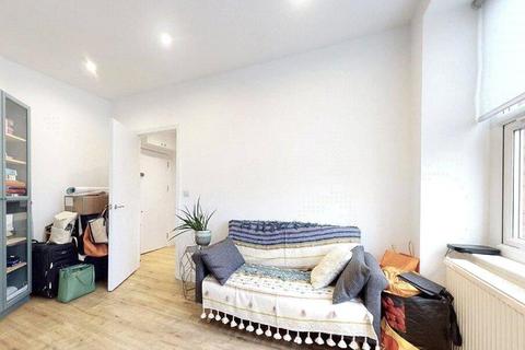 1 bedroom flat to rent, Grand Parade, Green Lanes, N4