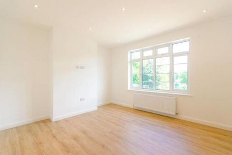 2 bedroom flat to rent, Risborough Close, Muswell Hill, N10