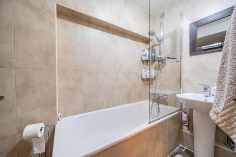 2 bedroom flat for sale, College Park Close, London