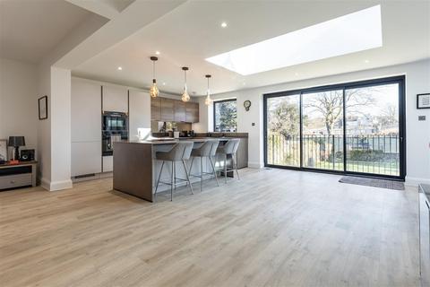 22 Crows Road, Epping, CM16 5DE