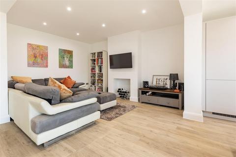 22 Crows Road, Epping, CM16 5DE