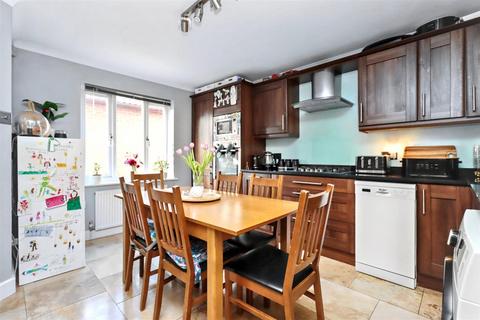 3 bedroom end of terrace house for sale, Modern home with garage in central Clevedon location