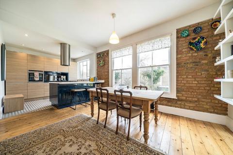 2 bedroom flat to rent, Tyrwhitt Road, London SE4