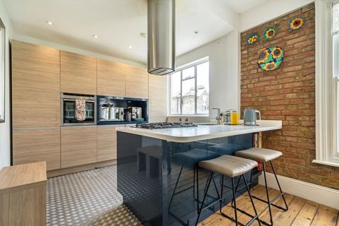 2 bedroom flat to rent, Tyrwhitt Road, London SE4